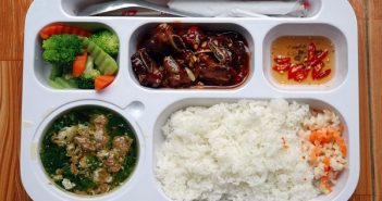 Trình bày món ăn theo dĩa phần